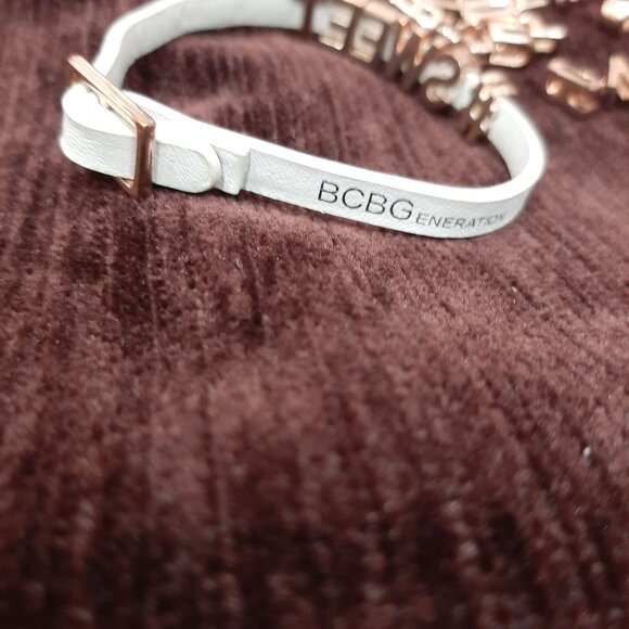 FREE WITH PURCHASE BCBG generation customizable letter bracelet - Picture 2 of 3
